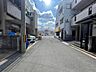 外観：前面道路含む現地写真