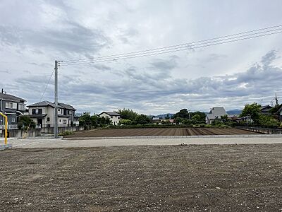 外観:日当たり良く、開放感のある敷地です 外観:日当たり良く、開放感のある敷地です