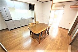 大淀町下渕戸建 1階5LDKのリビング/ダイニング