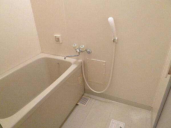 画像6:白を基調とした明るいお風呂です！