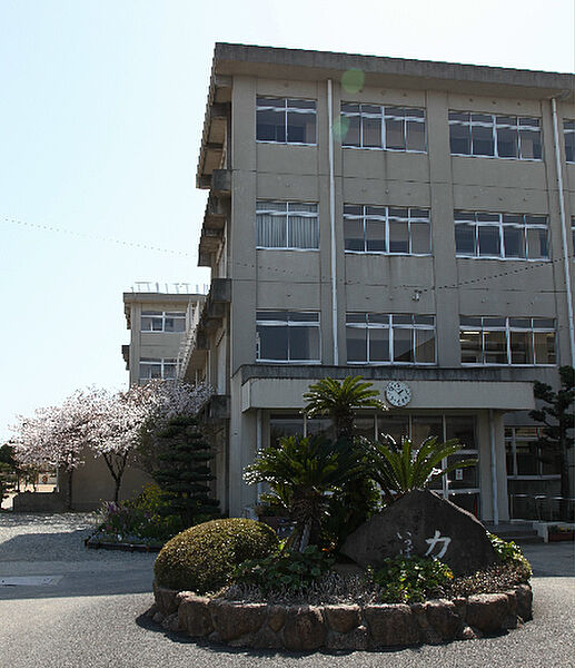 画像15:高砂市立米田西小学校（706m）