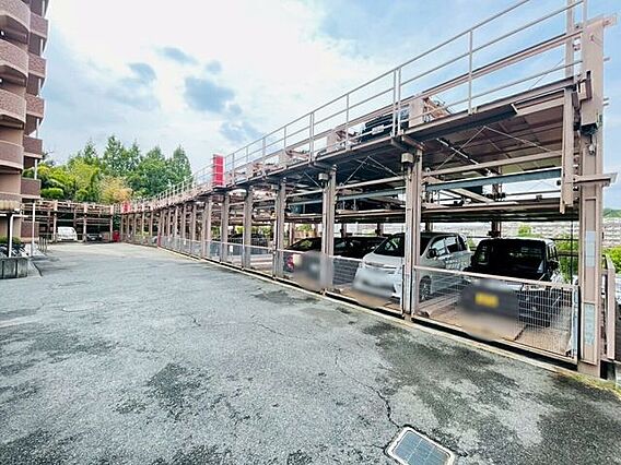 敷地内には駐車...