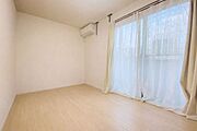 シンプルな内装で家具配置がしやすく、用途を選ばず使いやすい洋室☆※家具消しの画像修正を行っています。
