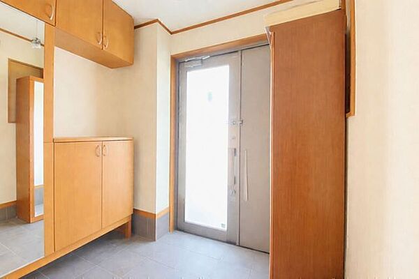 玄関を拡大表示