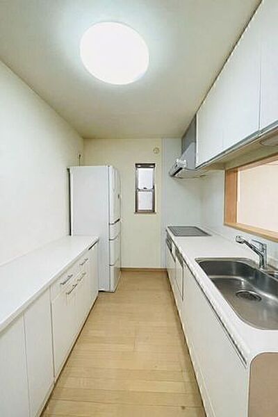 キッチンを拡大表示