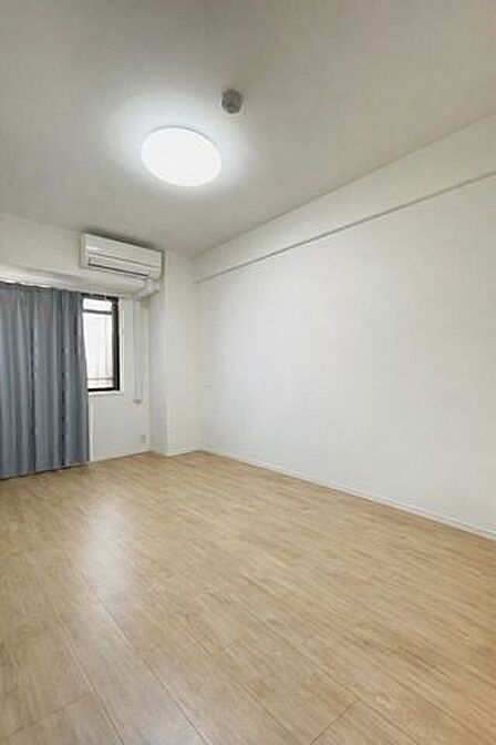 寝室やワークスペースなど多用途に使いやすい柔軟性のある洋室♪※AIによる家具消し修正を行っています。