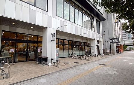 イオンフードスタイル 四ツ橋店駅から出てすぐ、24時間営業の便利なスーパー。 150m