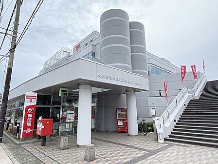 大阪安治川口駅前郵便局 550m