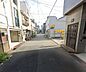 外観：前面道路含む現地写真