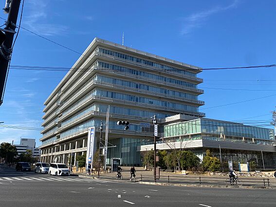 市役所まで徒歩...