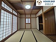 2階の和室は、落ち着いた時間を過ごせる静かな空間。畳の柔らかな感触に癒されながら、ゆったりとくつろげます。