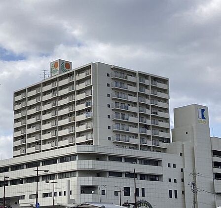 サンリブ唐戸 徒歩6分。 420m