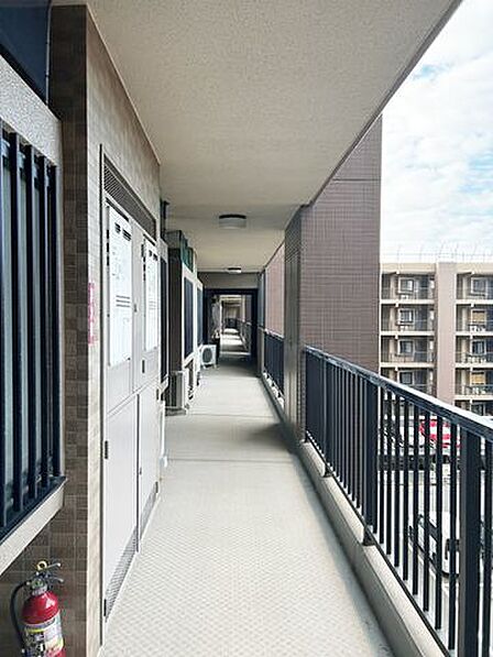 【共用部】廊下の様子です。