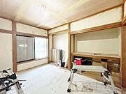 【内外装リフォーム中5/30更新】和室の様子を撮影いたしました。畳の表替え、障子張替え、クロス仕上げなどのリフォームを行います。