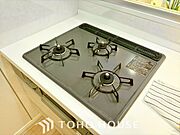 3口ガスコンロでお料理のスピードもUP。効率よくお料理ができますね。
