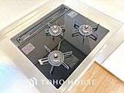 3口コンロでお料理のスピードもUP。効率よくお料理ができますね。