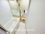 浴室暖房乾燥機を完備し、夜間や雨天時のお洗濯も安心の浴室設備。