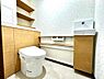 トイレ：清潔感と快適性を兼ね備えた、心地よいトイレ空間。清潔さと快適さを備えたちょうどよいスペース。