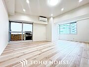 明るいリビングルームは自然と家族が集まるコミュニケーションの場所に。