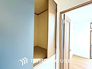 床下収納でスッキリ整理整頓、快適な生活空間を実現。