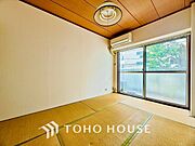 採光と開放感がもたらす、心地よいくつろぎの空間。やわらかい自然光が心地よさをもたらします。