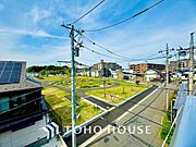 素晴らしい景色が特徴の、心地よいくつろぎの空間。さんさんと太陽光を浴びてリフレッシュ。バルコニーに出ての日光浴はいつも気持ちの良い時間。