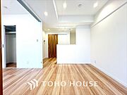 明るいリビングルームは自然と家族が集まるコミュニケーションの場所に。