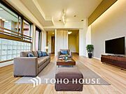 リラックスと居心地の良さが共鳴するくつろぎのリビング空間。暮らしの中心であり、心の安らぎをもたらします。