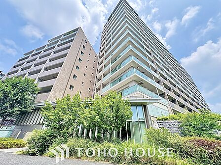 外観が語る、品格とクオリティ。目を惹く佇まいが特徴です。