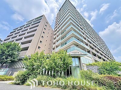 外観：外観が語る、品格とクオリティ。目を惹く佇まいが特徴です。
