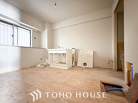 家具の配置のし易い室内です。趣味の部屋としても充分な広さを確保しております。