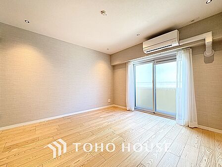 採光と開放感がもたらす、心地よいくつろぎの空間。やわらかい自然光が心地よさをもたらします。