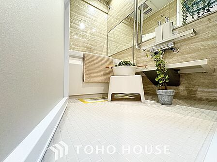 浴室暖房乾燥機を完備し、夜間や雨天時のお洗濯も安心の浴室設備。
