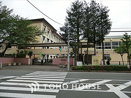 日野市立第四中学校 距離約880m