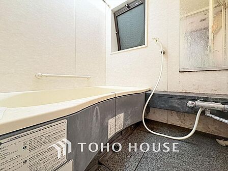 忙しい日々の疲れを癒す、至福のバスタイムを提供します。癒しとリフレッシュを求める方にぴったりの空間です。