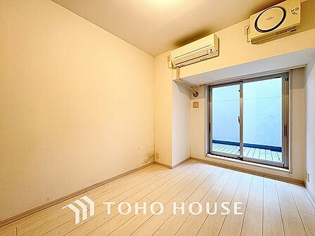 採光と開放感がもたらす、心地よいくつろぎの空間。やわらかい自然光が心地よさをもたらします。