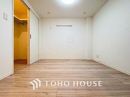 光と風が心地よい、開放感ある室内。暮らしに彩りを添える、洗練された住まい。