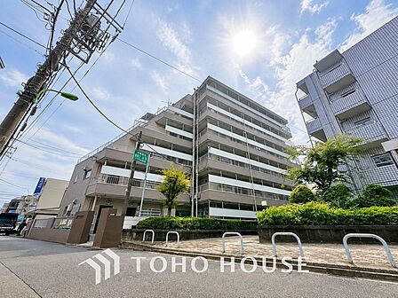 外観が語る、品格とクオリティ。目を惹く佇まいが特徴です。