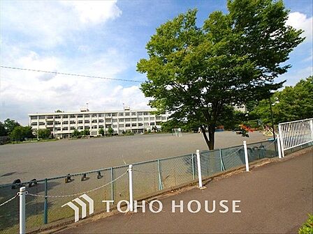 八王子市立松が谷小学校 距離約450m