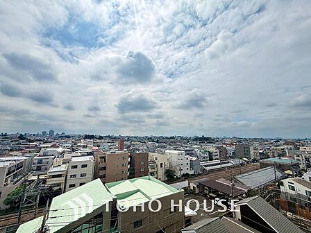その豊かな眺望にふさわしい空間には、通風・採光にも優れ、心地よい光と風があふれています。