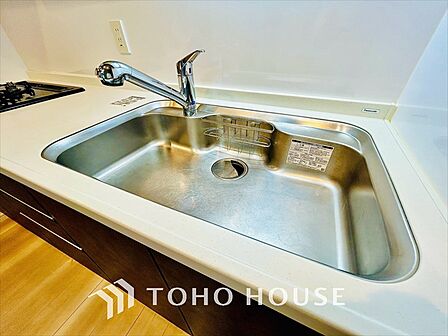 おいしい水が家庭で手軽に。浄水器で安心・安全な水がいつでも飲用可能です。