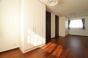 ＊2階東側洋室＊※家具削除加工を行っており、写真はイメージです※