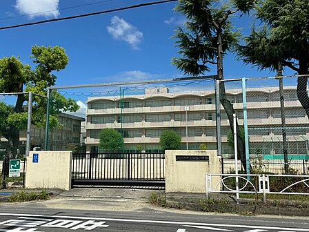 四日市市立浜田小学校 850m