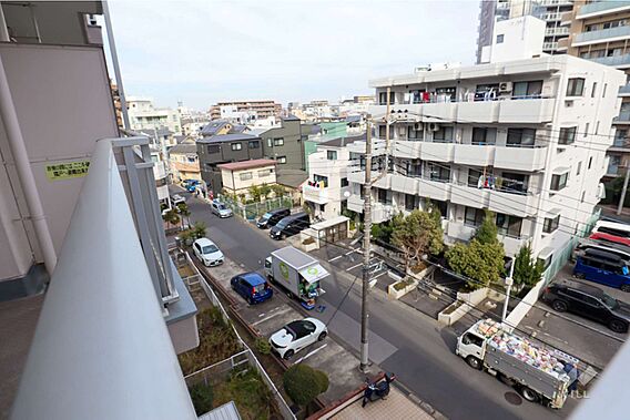 バルコニーから...