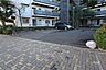 駐車場：駐車場の出入り口