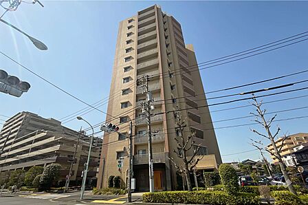 レーベンハイム西新井クランポートの外観(北西側から)