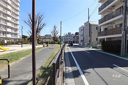 敷地南側の前面道路