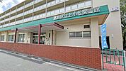 上小松図書館の外観