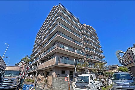 マイキャッスル梅島アーバンステージの外観(南東側から)