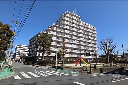 綾瀬グランドハイツの外観(南西側から)